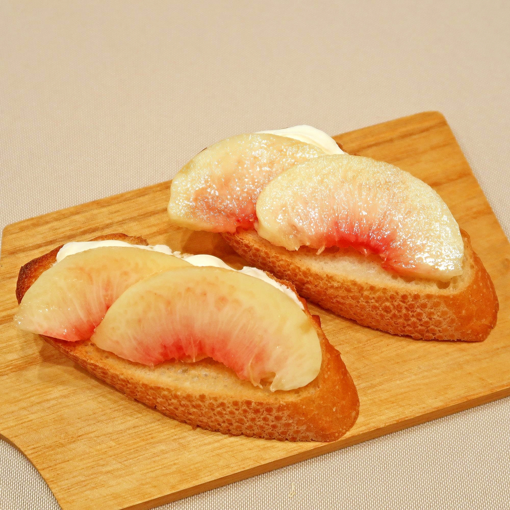桃とマスカルポーネのバゲット☆おやつパン