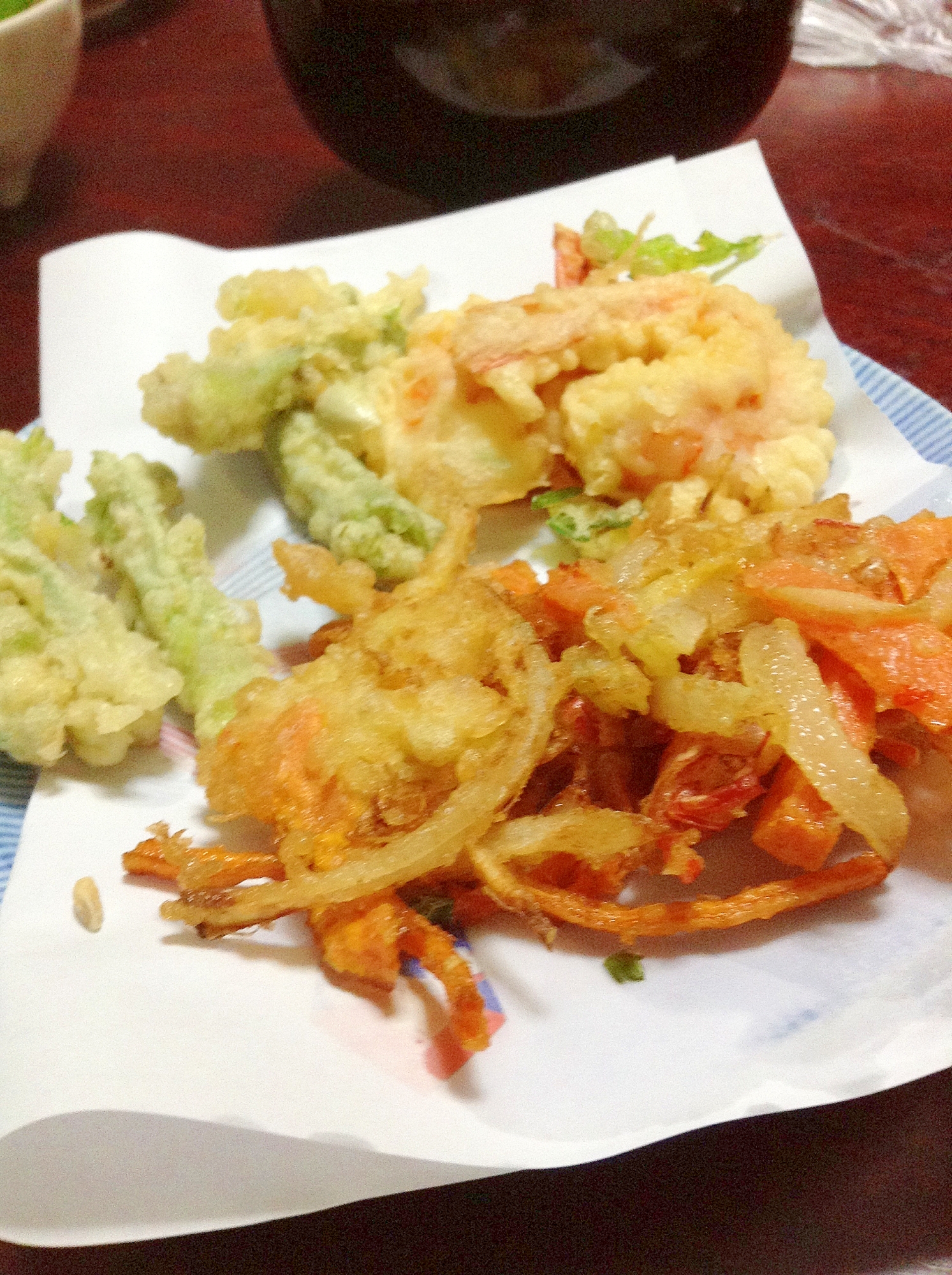エビの殻を食べるレシピ 海老の殻と玉ねぎのかき揚げ レシピ 作り方 By とりあえず乾杯 楽天レシピ