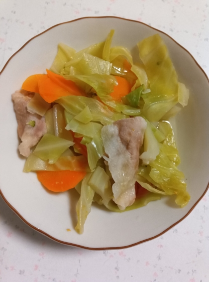 簡単ヘルシー(^^)豚肉とキャベツの鶏ガラ醤油鍋♪