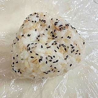 焼きカマスの ごま塩おにぎり