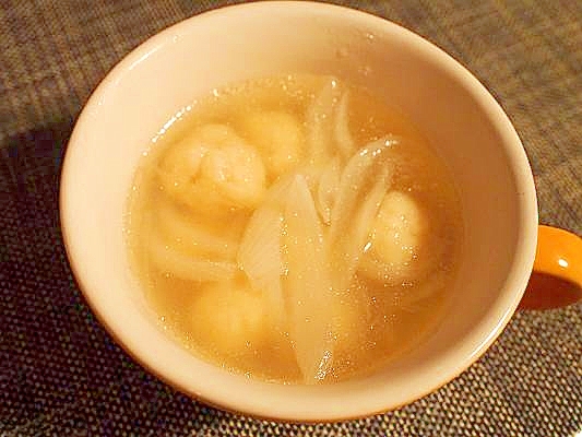 すいとん風♪　玉葱の中華スープ