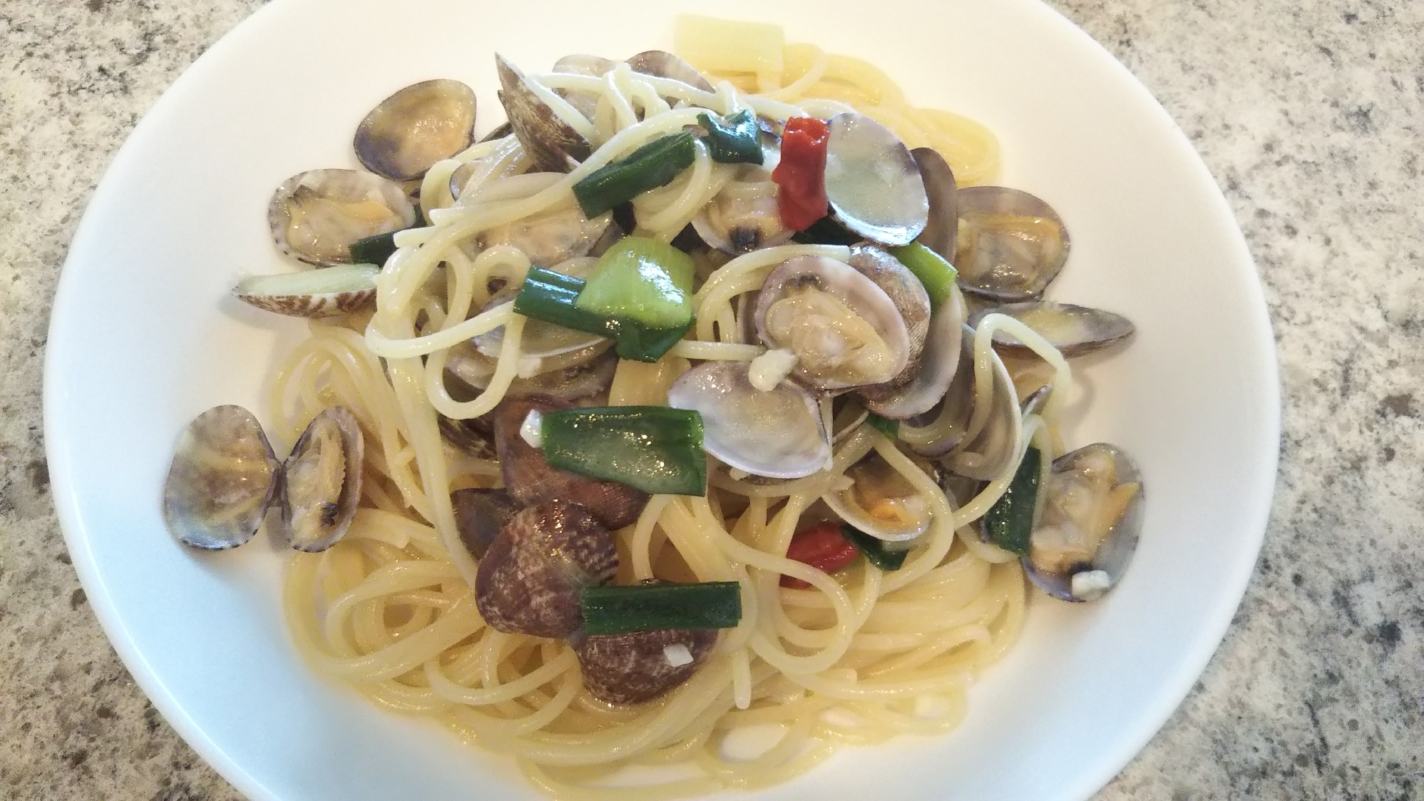 身がぷりぷり!ボンゴレパスタ(あさりパスタ)