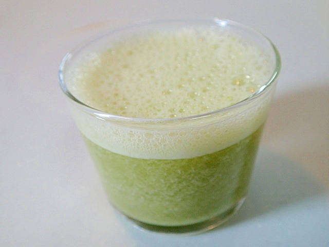 美的に　バナナと豆苗とピーマンのスムージー