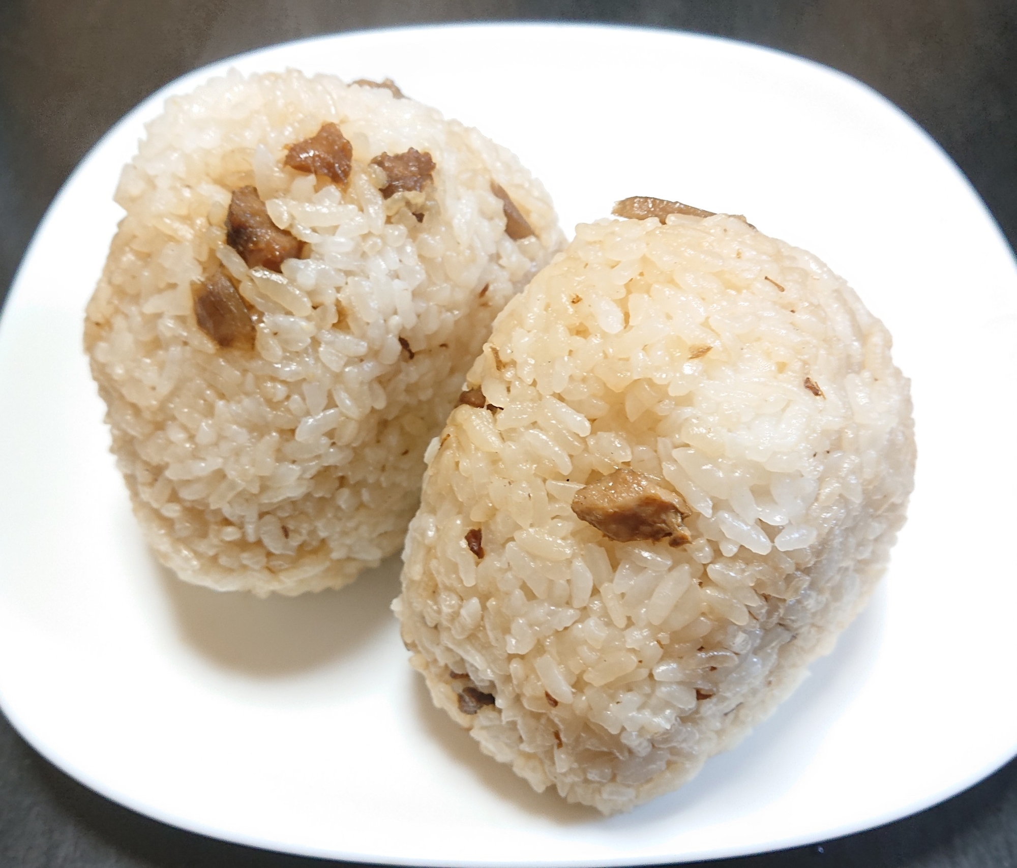 焼き鳥缶で大きなおにぎり