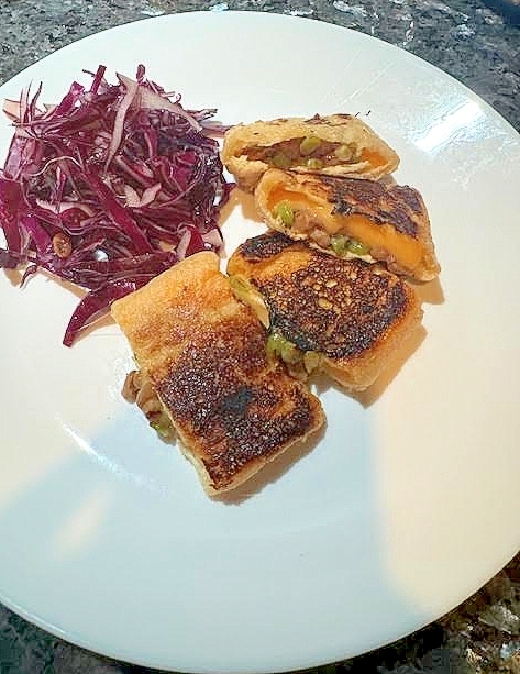 おつまみ　納豆と緑豆の油揚げのはさみ焼き