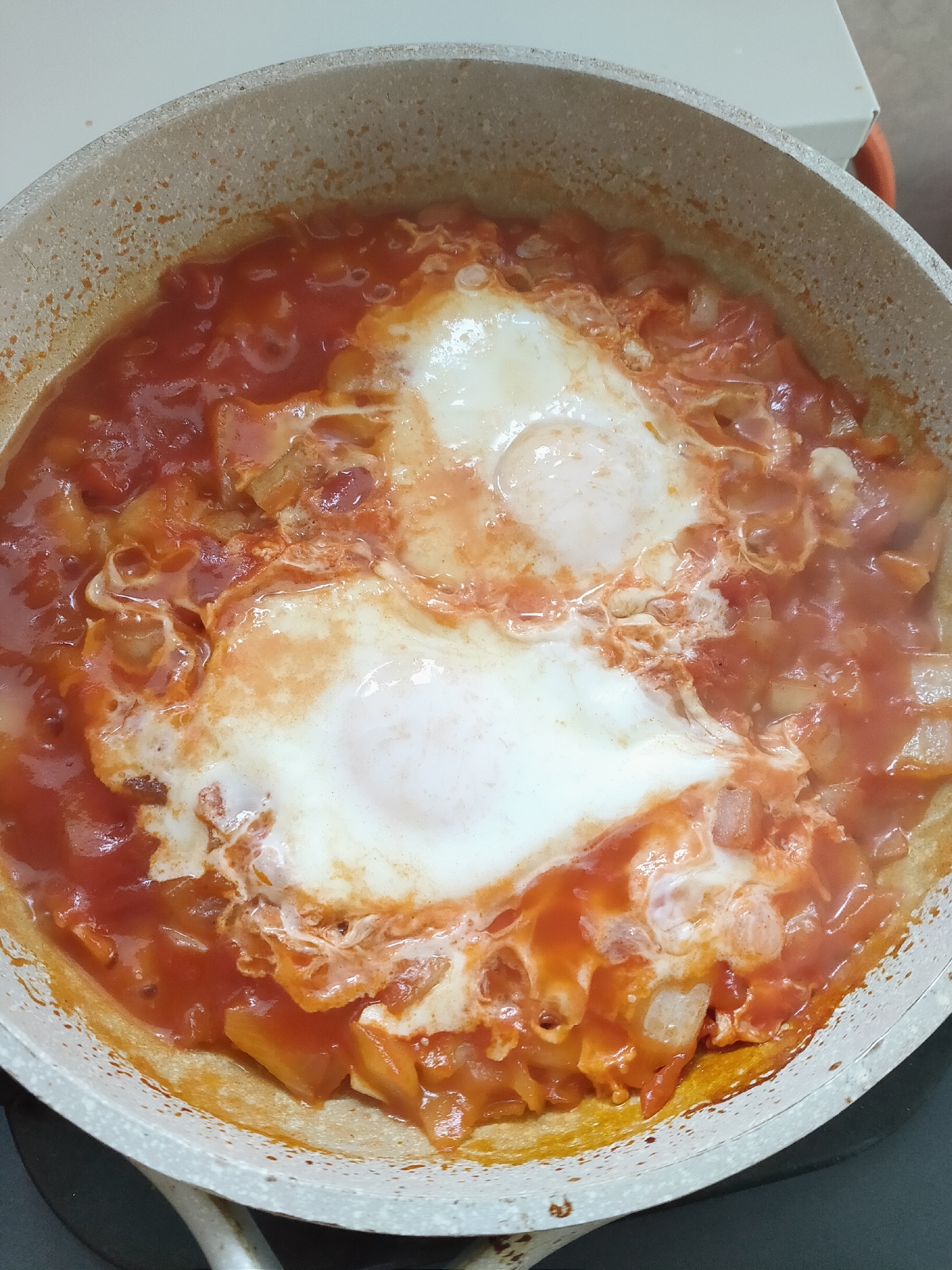 トマト缶で目玉焼き