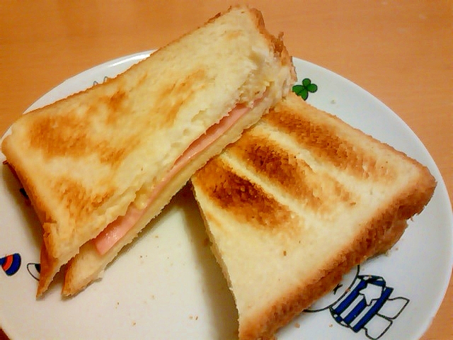● 簡単!ハムのホットサンド ●