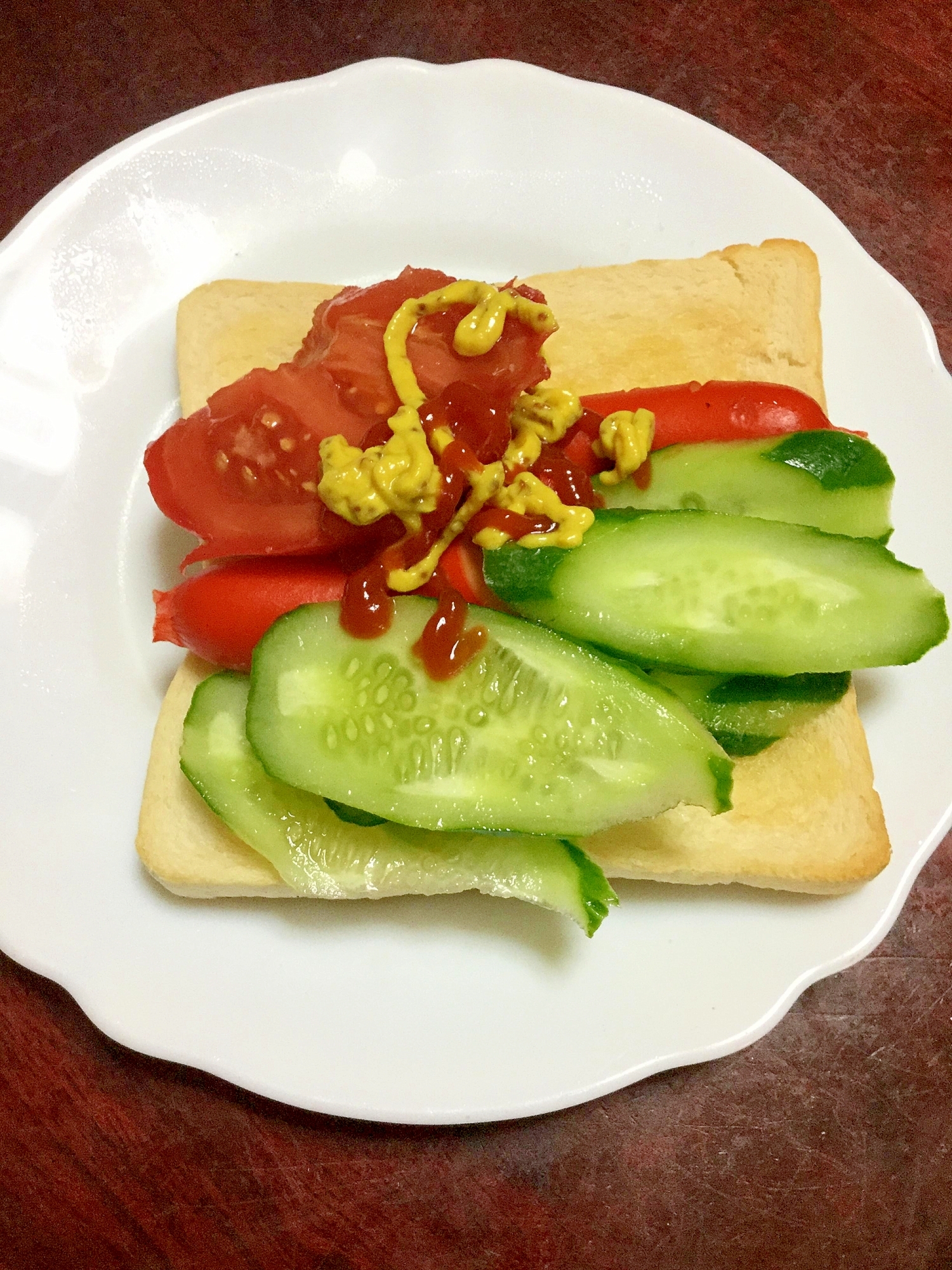 赤ウインナーの野菜サンド（食パン）