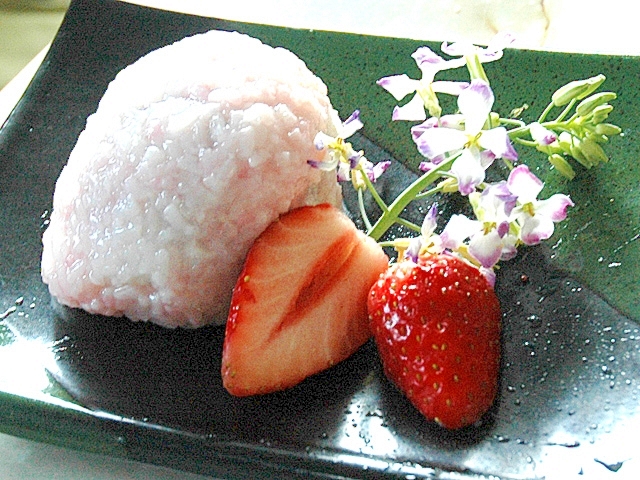 春分や秋分の日に!苺入りのフルーティな牡丹餅♪