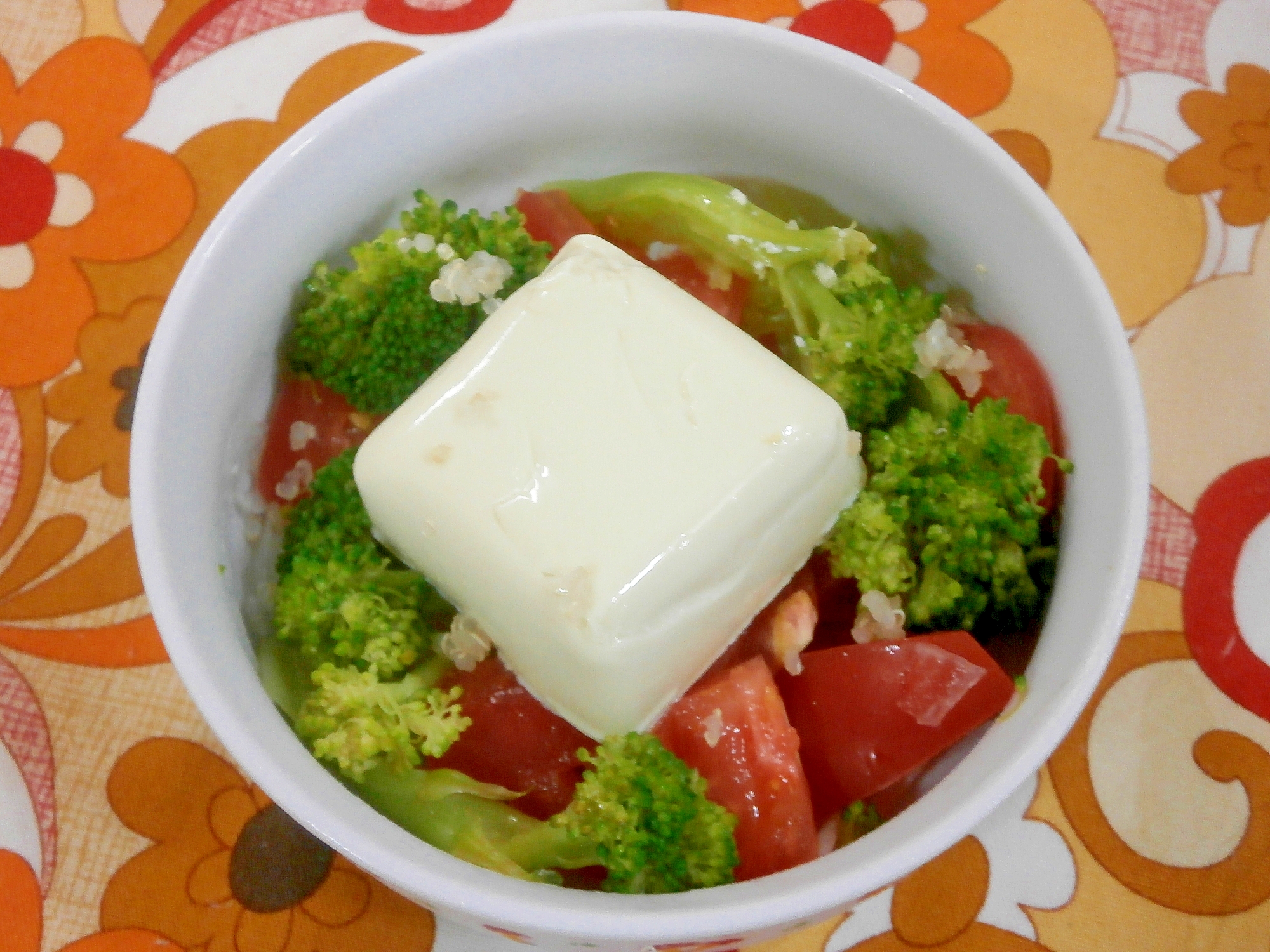 豆腐・ブロッコリー・トマトのサラダ