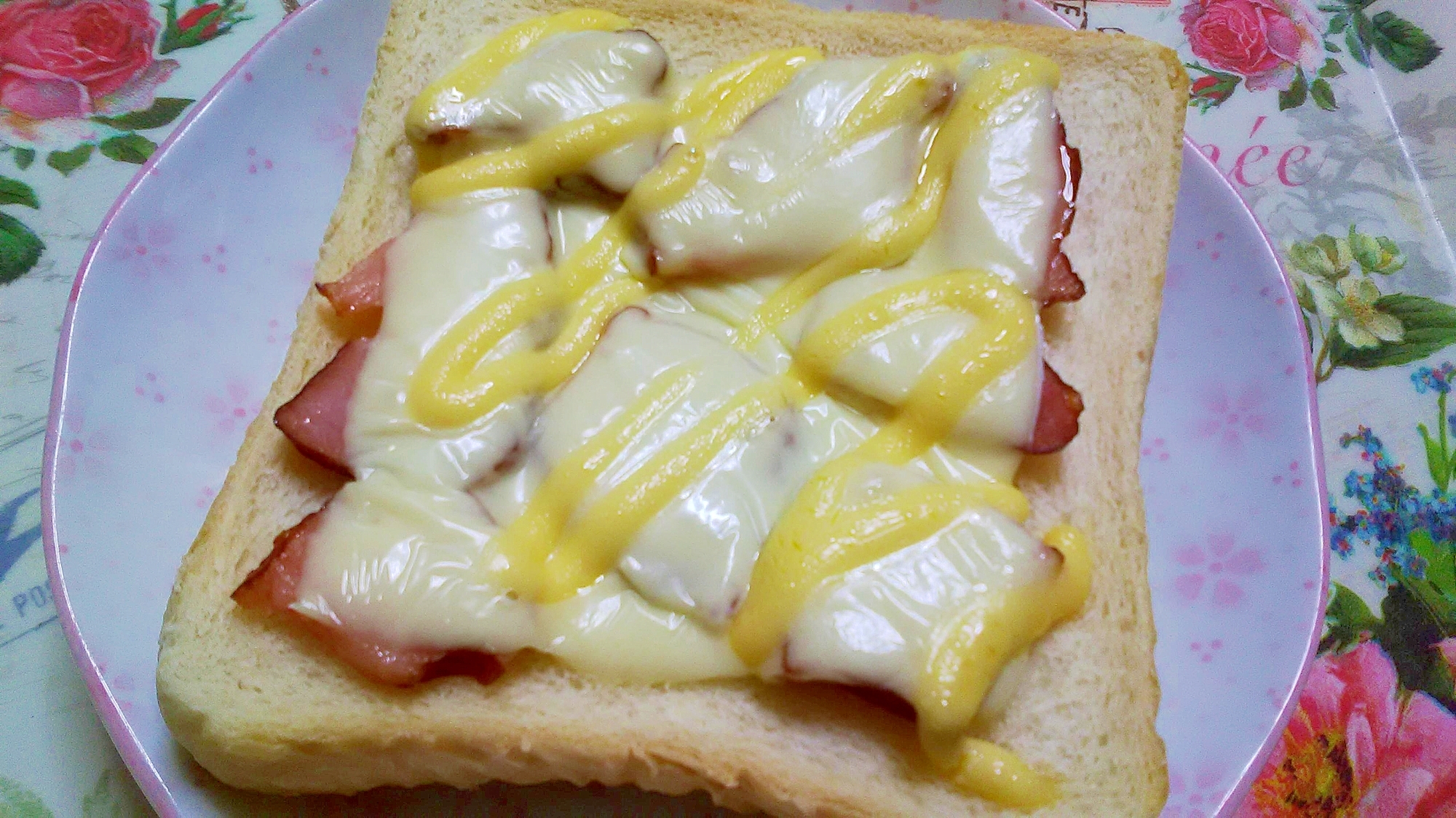 ベーコンのチーズマヨトースト