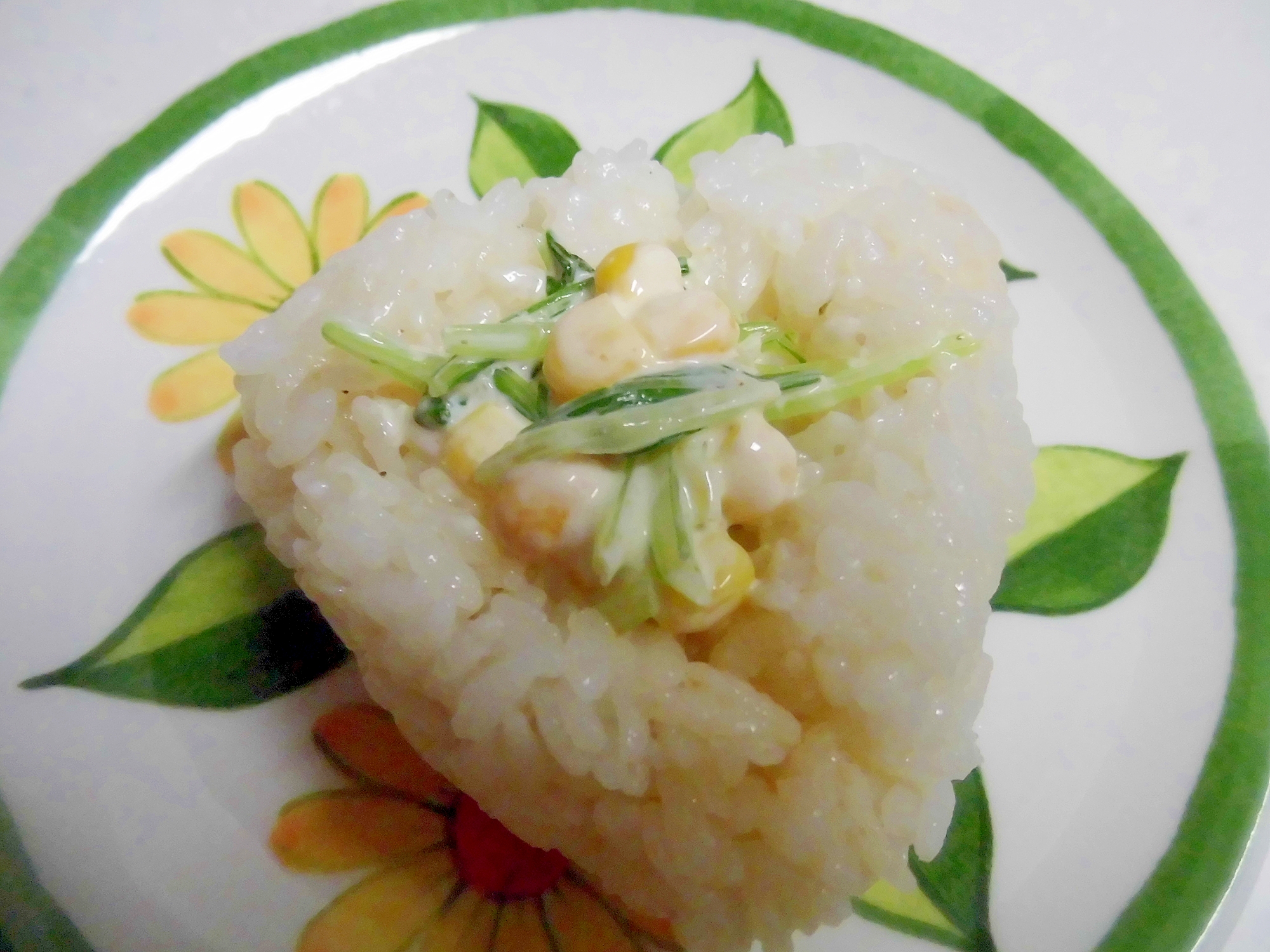 北海道　とうもろこしと水菜のマヨおにぎり