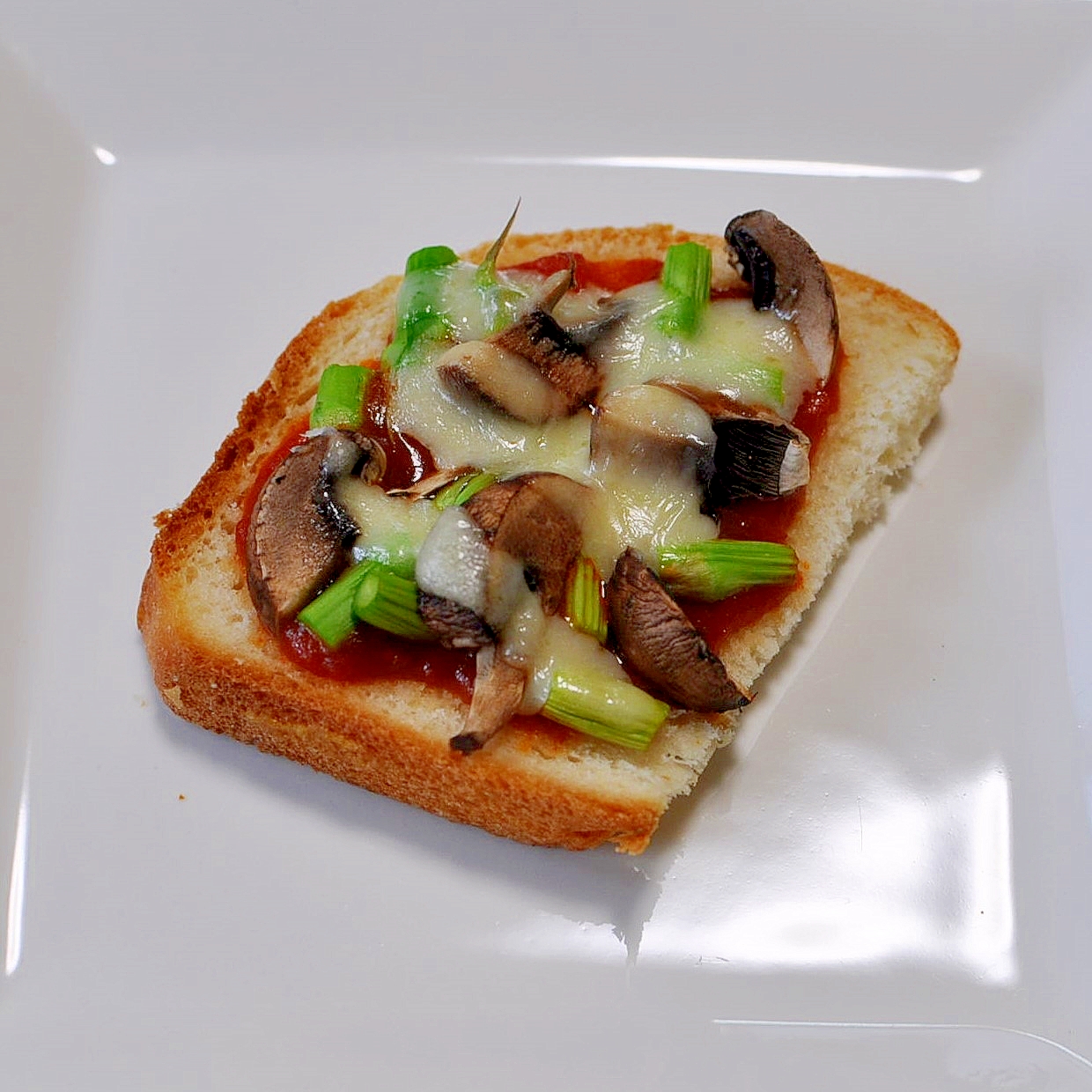 アスパラ&マッシュルームdeピザトースト