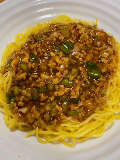 ご飯にかけてもおいしい！茄子の【ジャージャー麺】