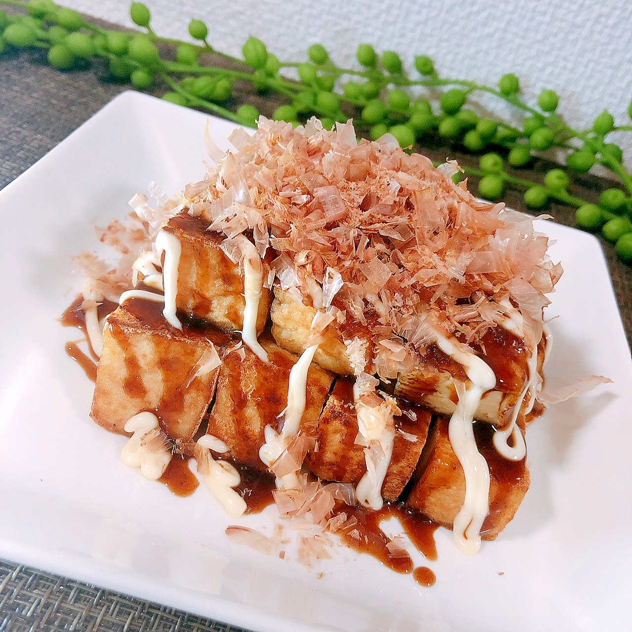 安くて簡単！　厚揚げ豆腐のたこ焼き風♪