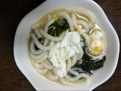 卵とわかめのかけうどん