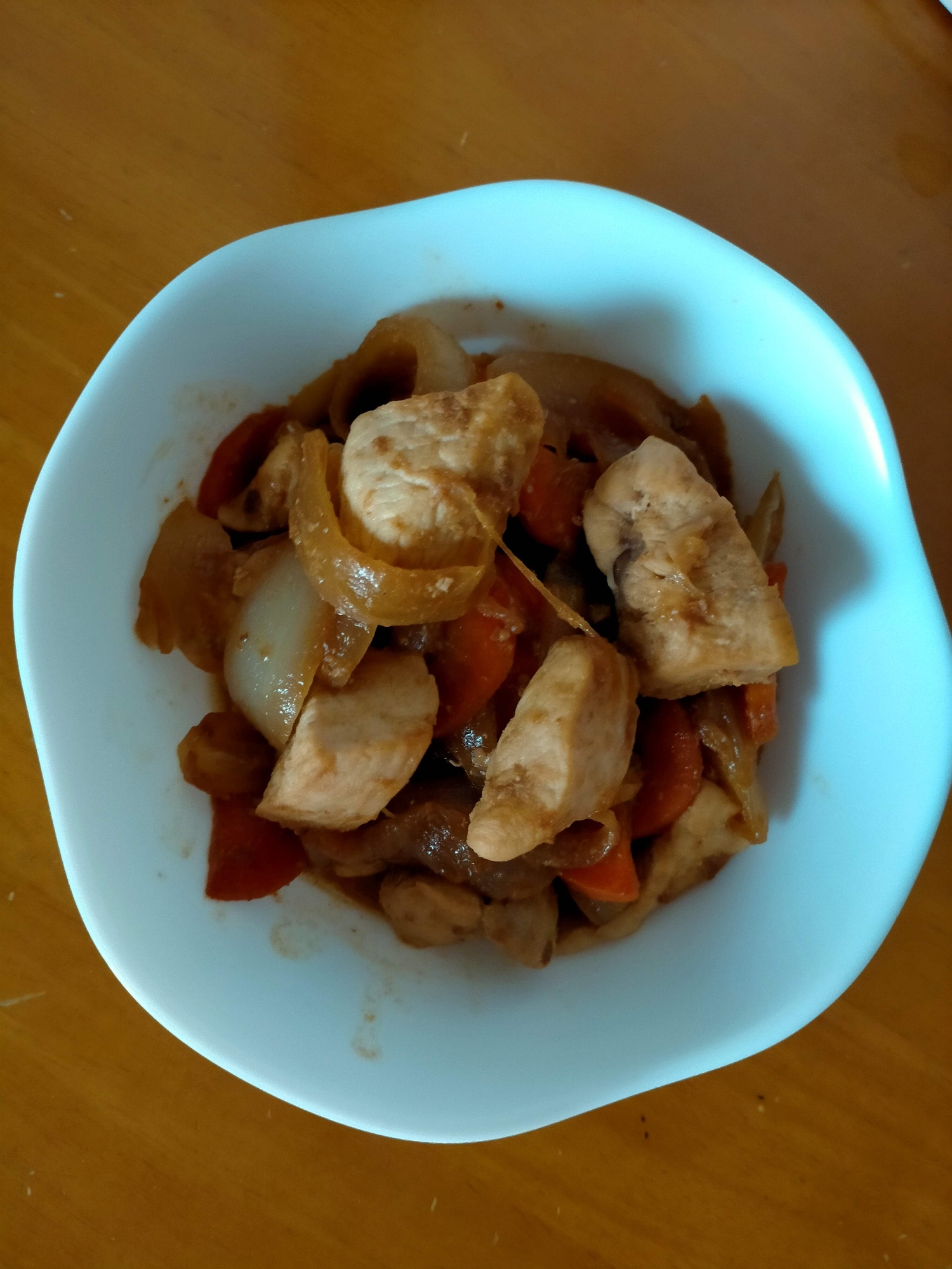 鶏肉と玉ねぎと人参の赤味噌炒め煮