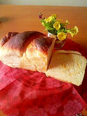 カスタードの入った食パン