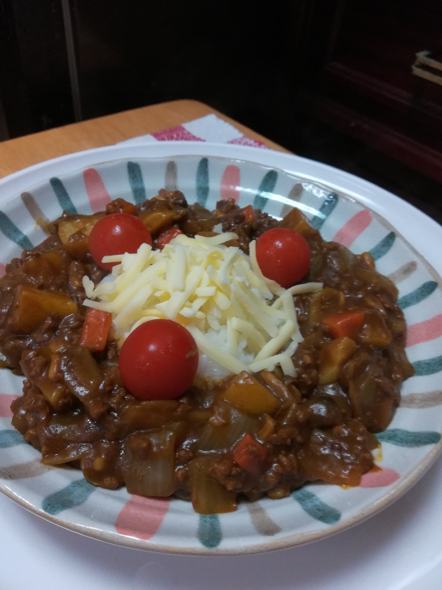 プチトマト♪可愛い♡おしゃれカレー☆チーズ乗せ~♬