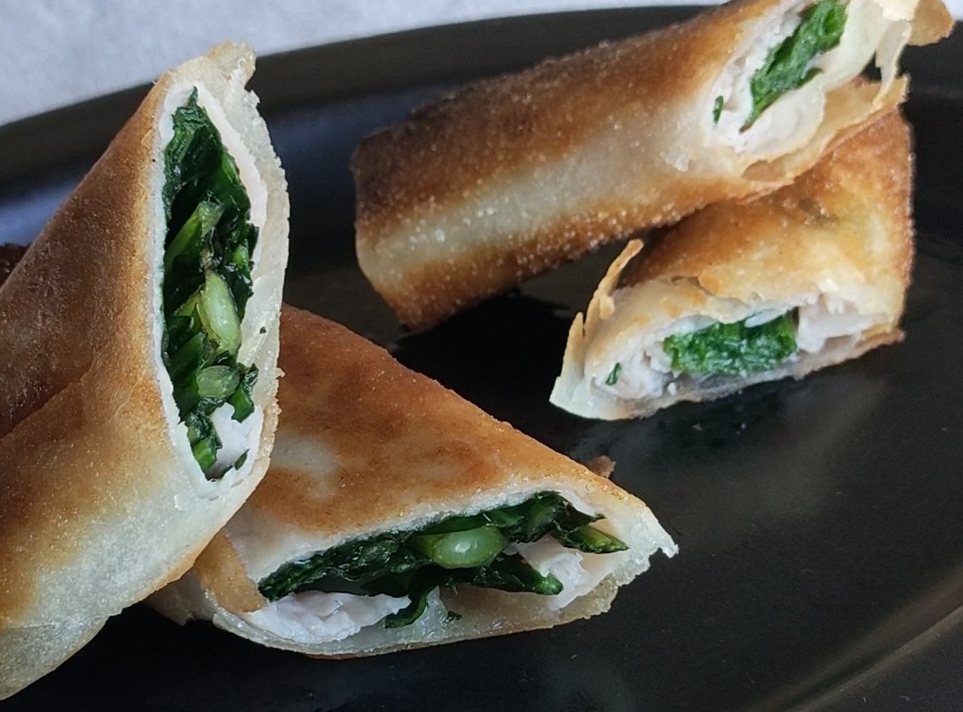 生ハムとせり、春菊の春巻き