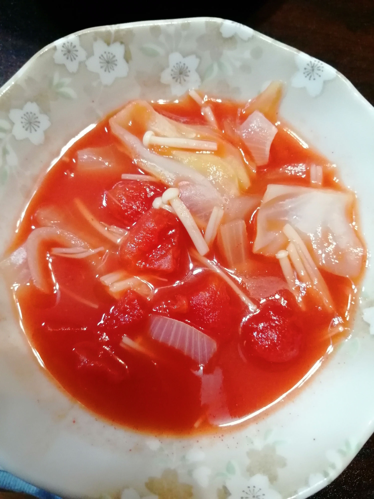 キャベツと玉ねぎのトマトスープ