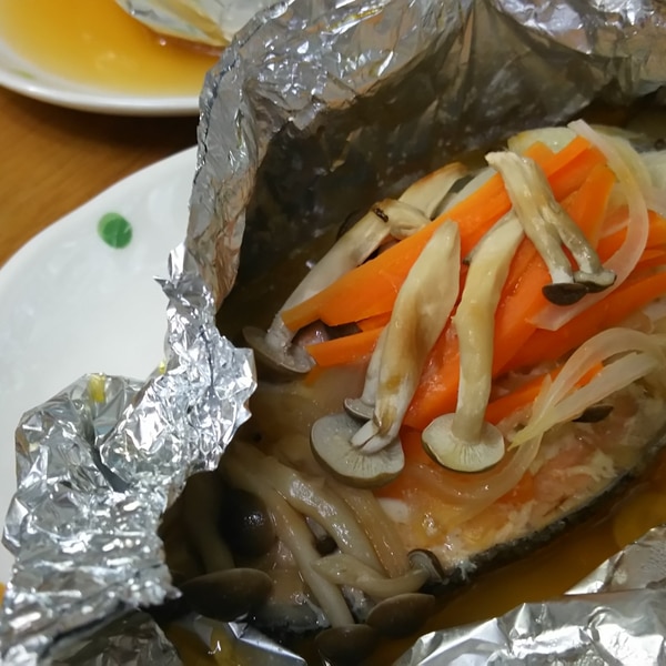 フライパンで簡単 鮭のホイル蒸し焼き レシピ 作り方 By Yuuu S 06 楽天レシピ フライパンで簡単 鮭のホイル蒸し焼き レシピ 作り方 By Yuuu S 06 楽天レシピ