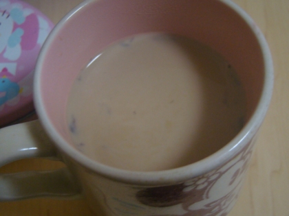 牛乳も入れてカフェオレ仕立てにしていただきました♡甘い苺ジャム入りでスイーツな感じ(≧▼≦)♡めちゃおいし～❤心も小腹も大満足です(*^m^*)♡ご馳走様～♪