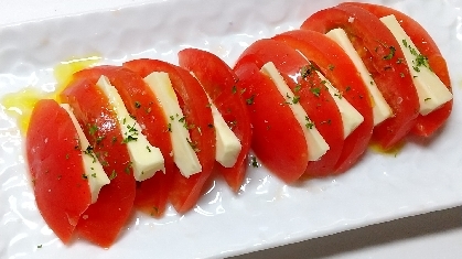 ベビーチーズで作る⭐簡単カプレーゼ風トマトサラダ
