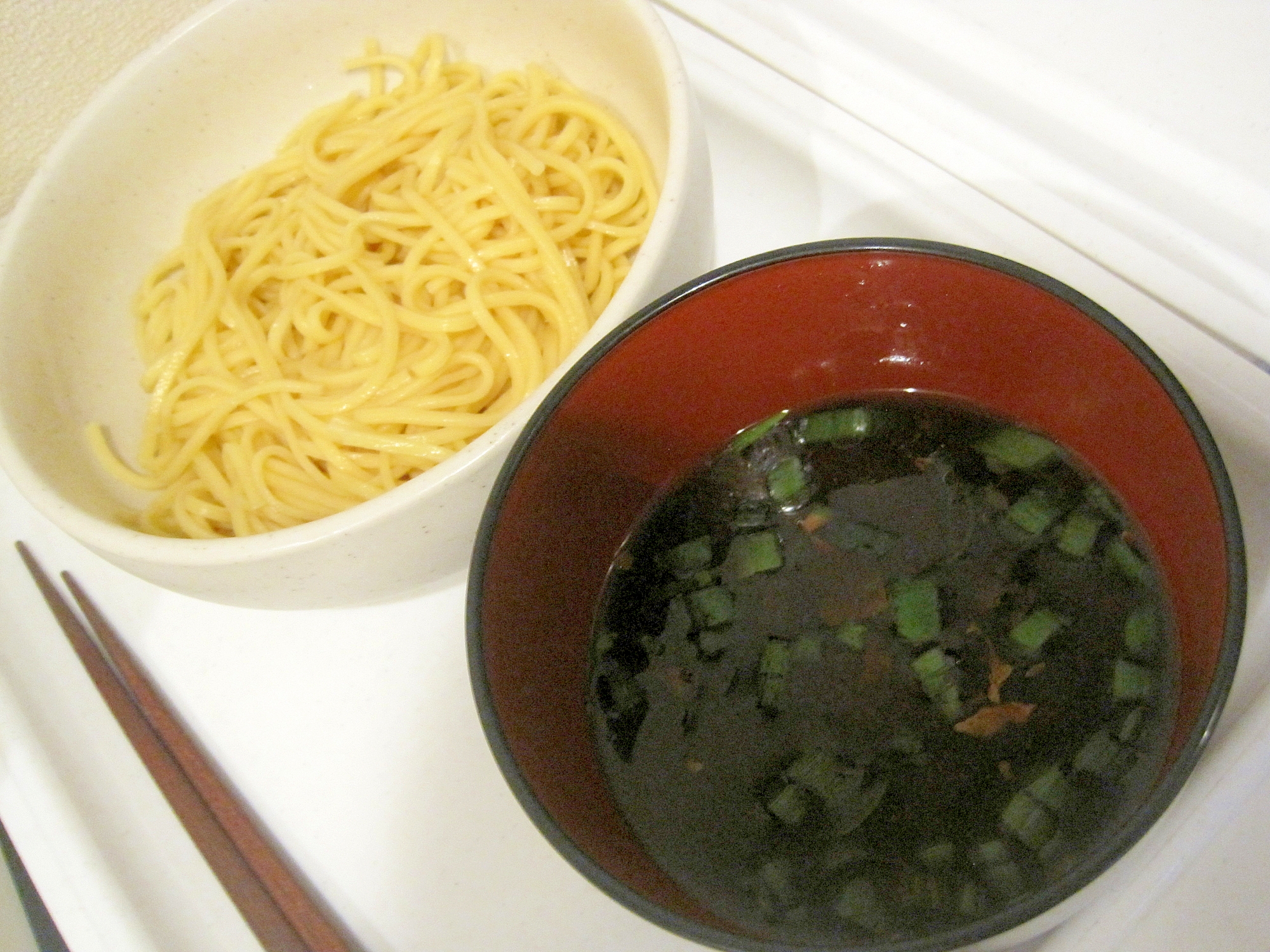 濃い目のつゆの中華そば