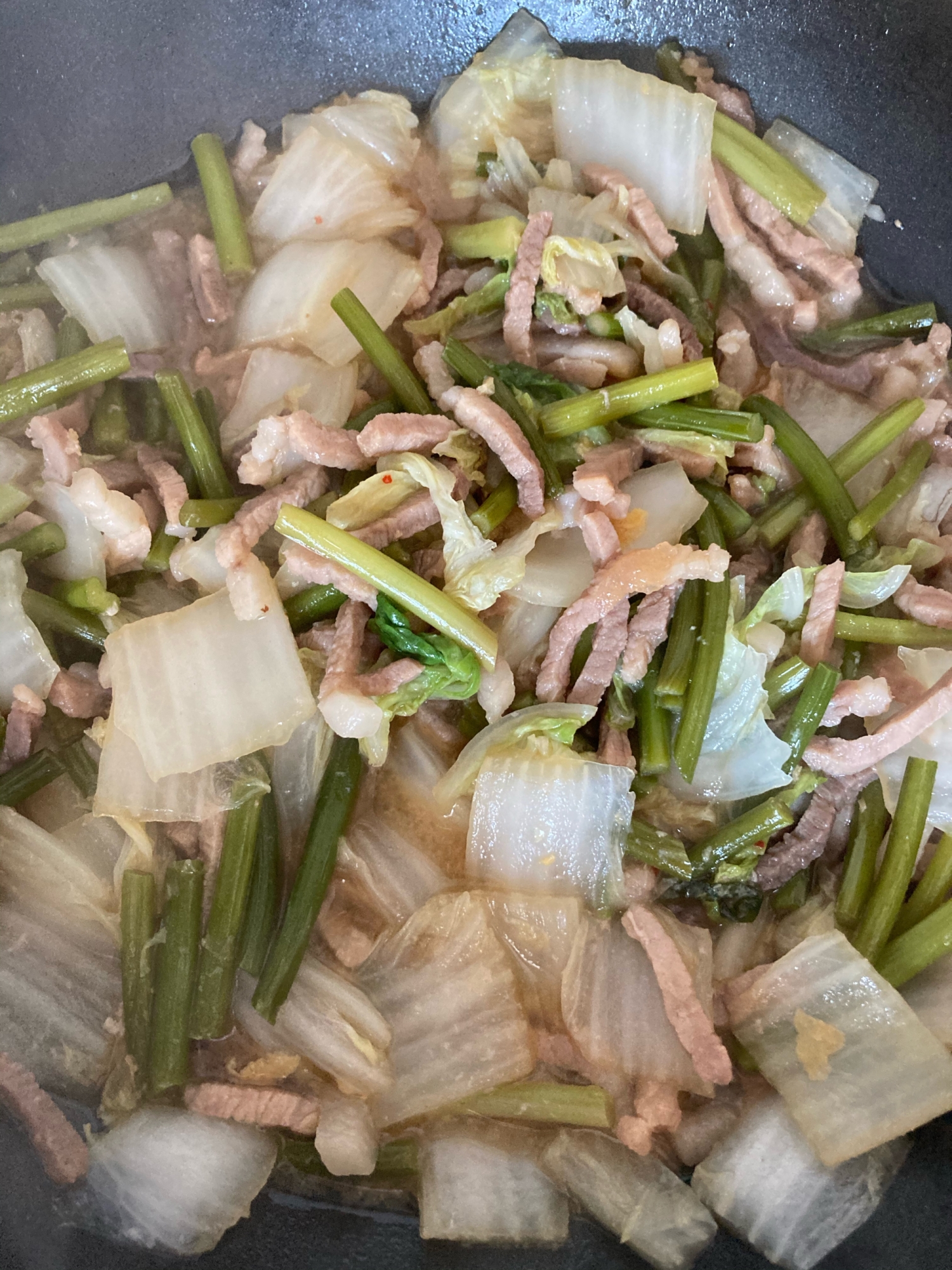 細切り肉とニンニクの芽の白菜炒め