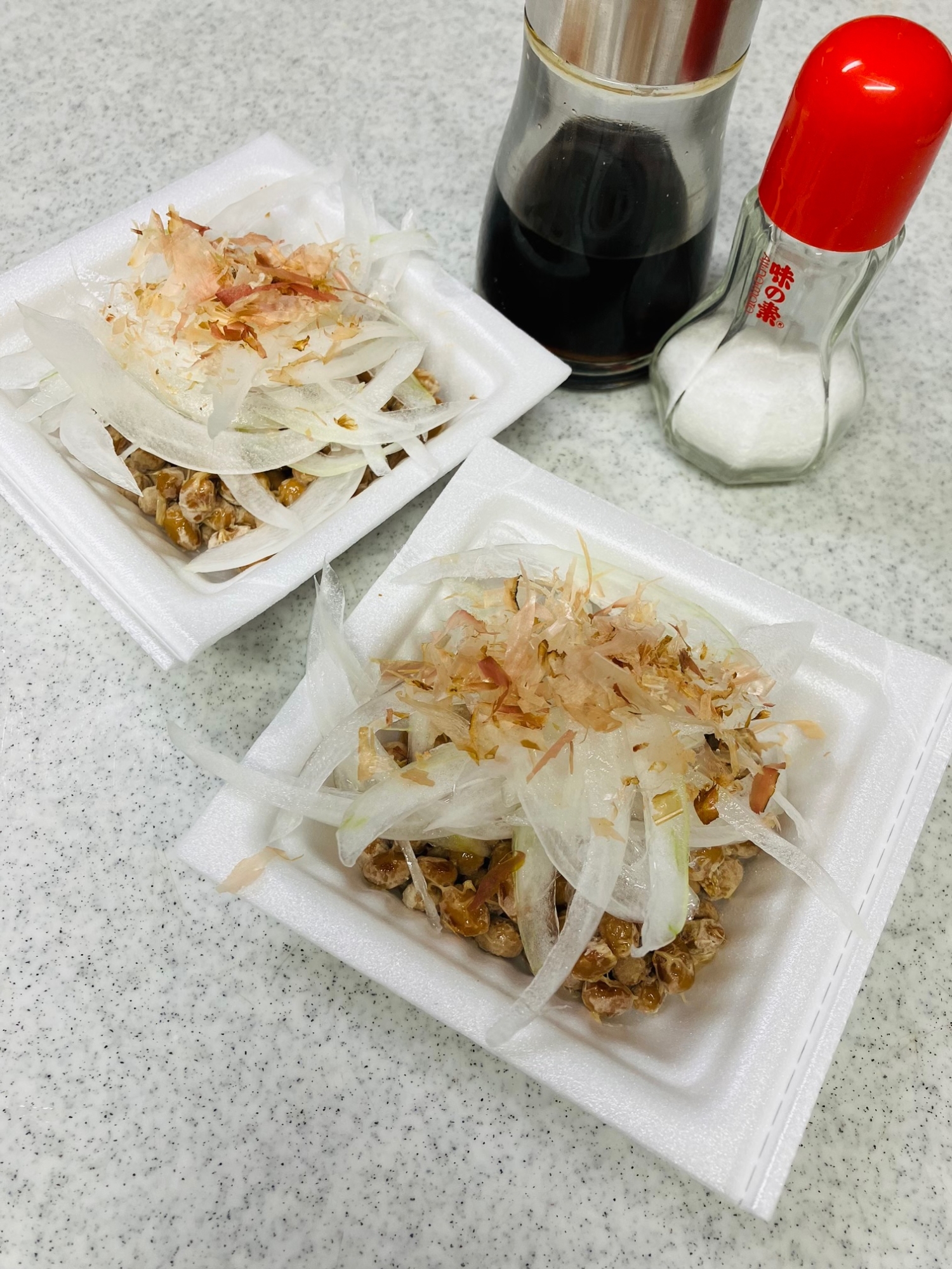 シャキシャキ新玉ネギとかつお節かけ納豆