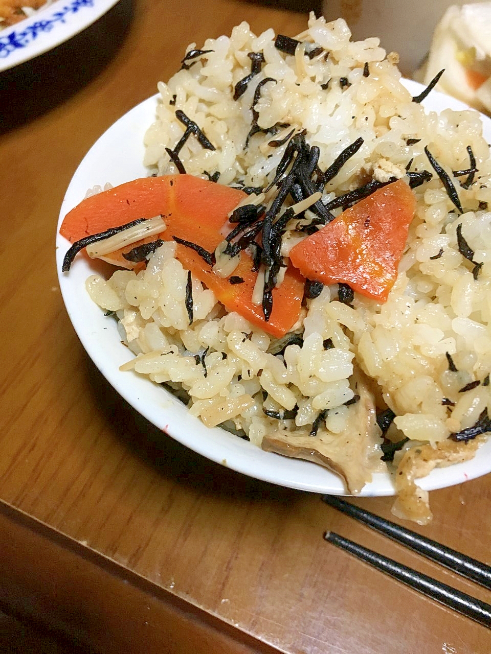 ひじきときのこの混ぜご飯