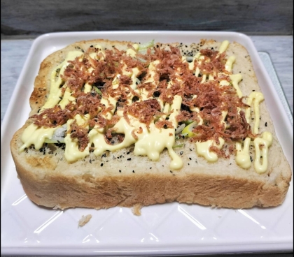 あみえび黒胡麻ネギマヨトースト