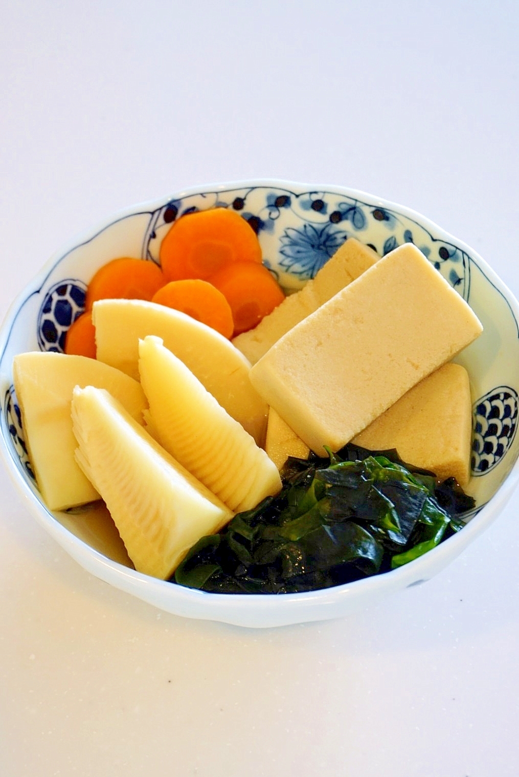 春の上品な贈物!タケノコと高野豆腐の煮物(若竹煮)