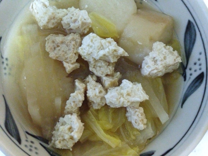 白菜と大根と麩と豆腐の煮物