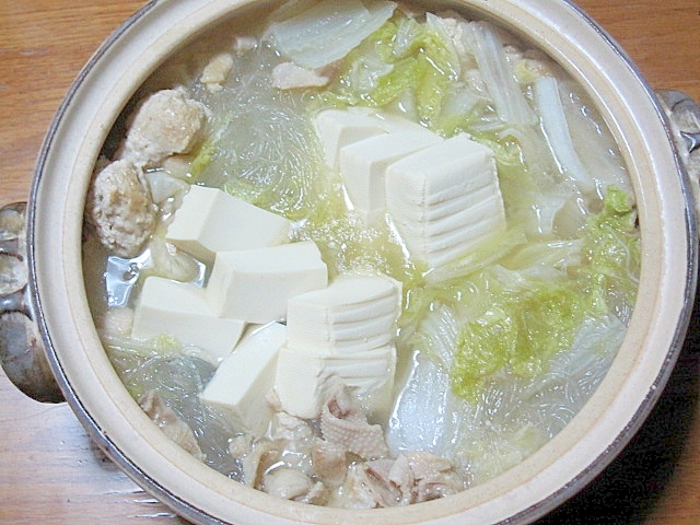 鶏皮と鶏つくねの白菜豆腐鍋