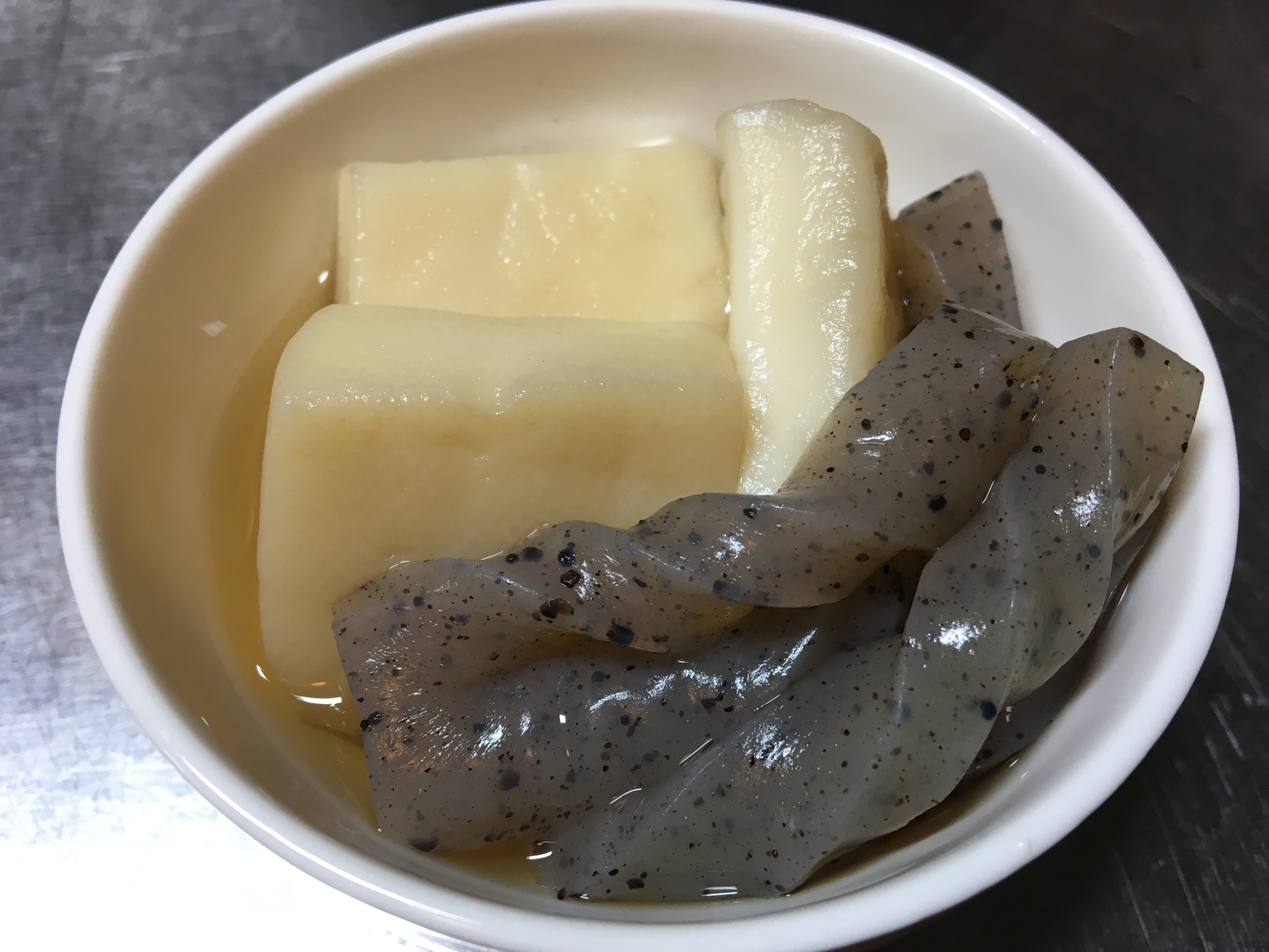 はんぺんとこんにゃくのおでん風煮物♪
