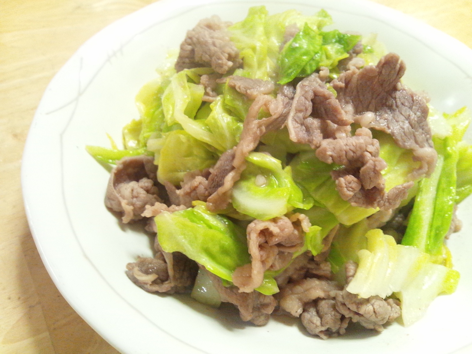 チシャで巻き巻き♪牛肉とキャベツの塩麹焼き