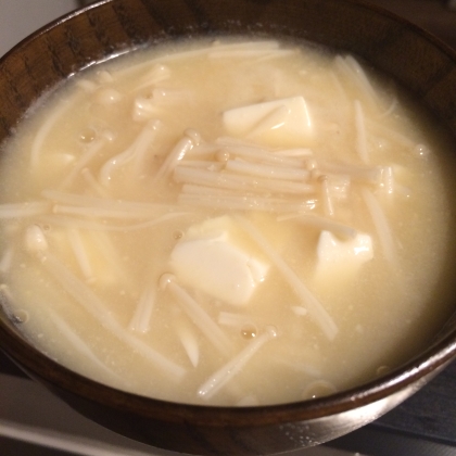 わかめを入れるのを忘れてしまいました(^_^;)
豆腐とえのき、美味しい組み合わせで大好きです！