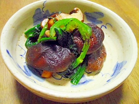 しいたけと空芯菜とピーマンのにんにく醤油炒め