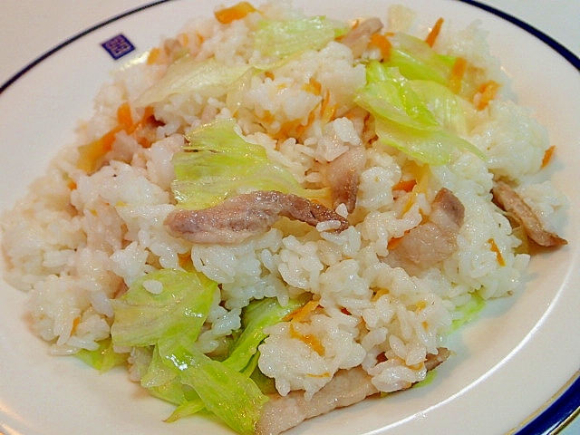 ガラスープで 豚バラ肉と人参とレタスのチャーハン