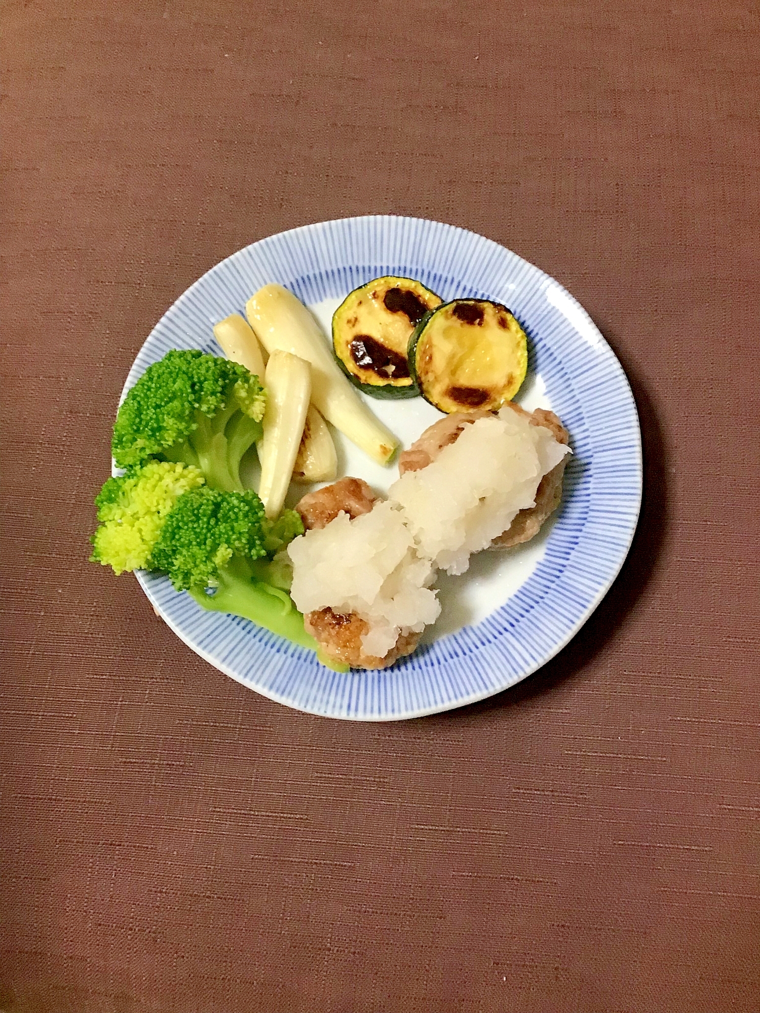 エシャロット入りマグロのおろしハンバーグ。