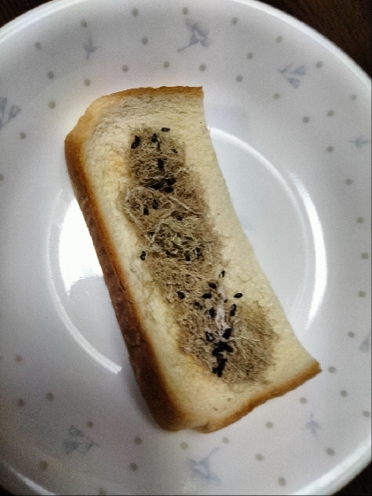 とろろ昆布と黒ごまのごま油風味トースト