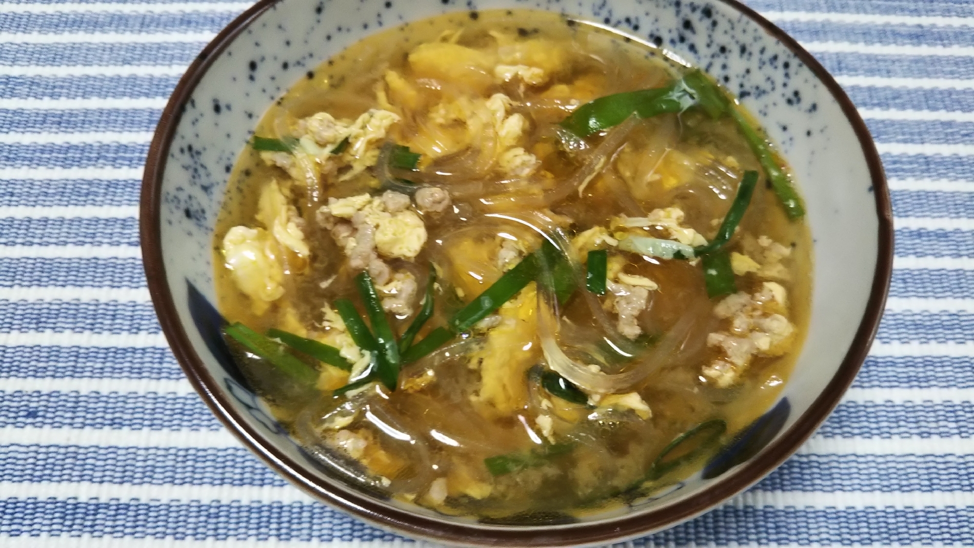 挽き肉とニラと卵とマロニーの中華スープ☆
