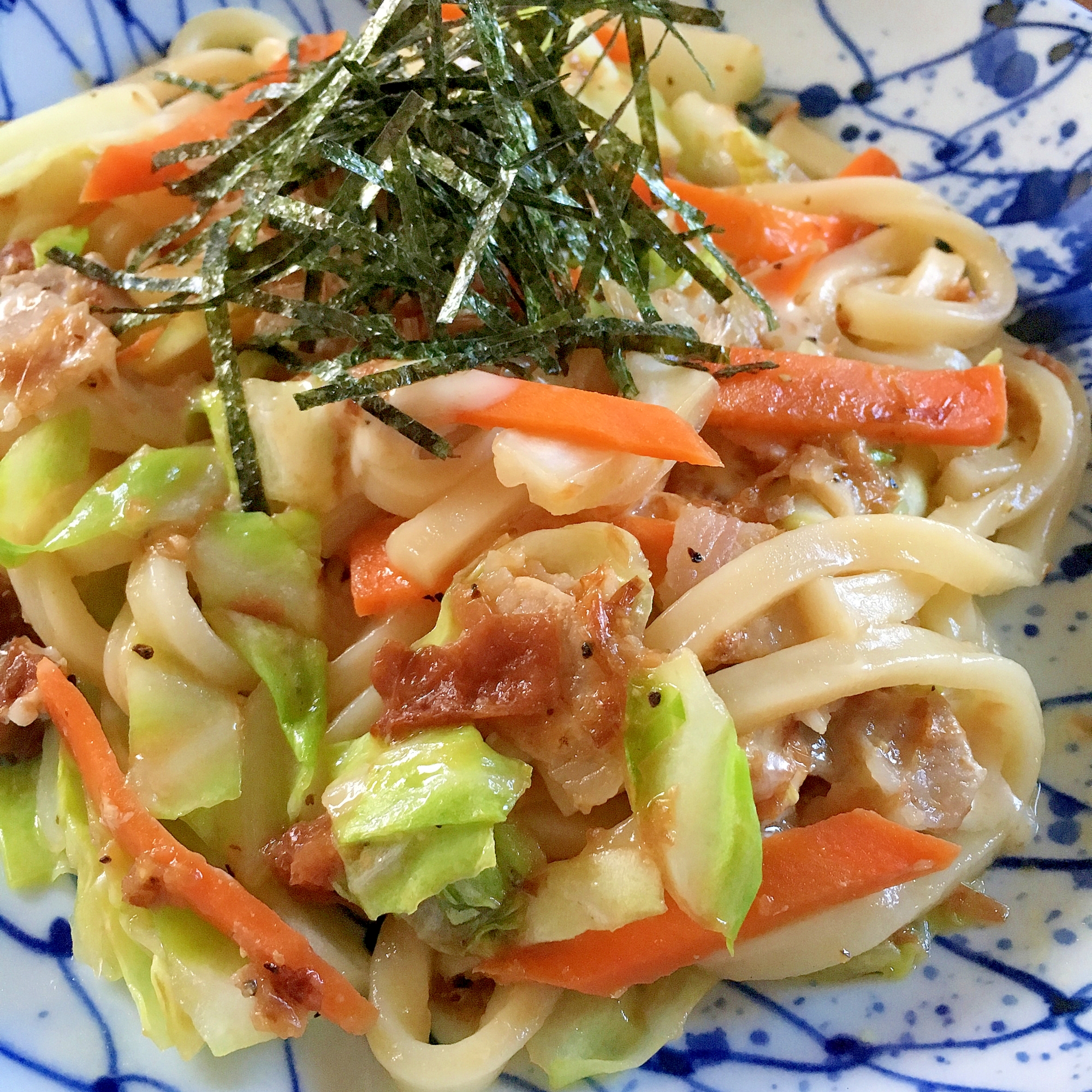 チーズがとろ〜り♡梅とおかかの焼うどん