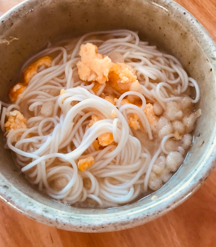 炒り卵と天かすの味噌味にゅうめん