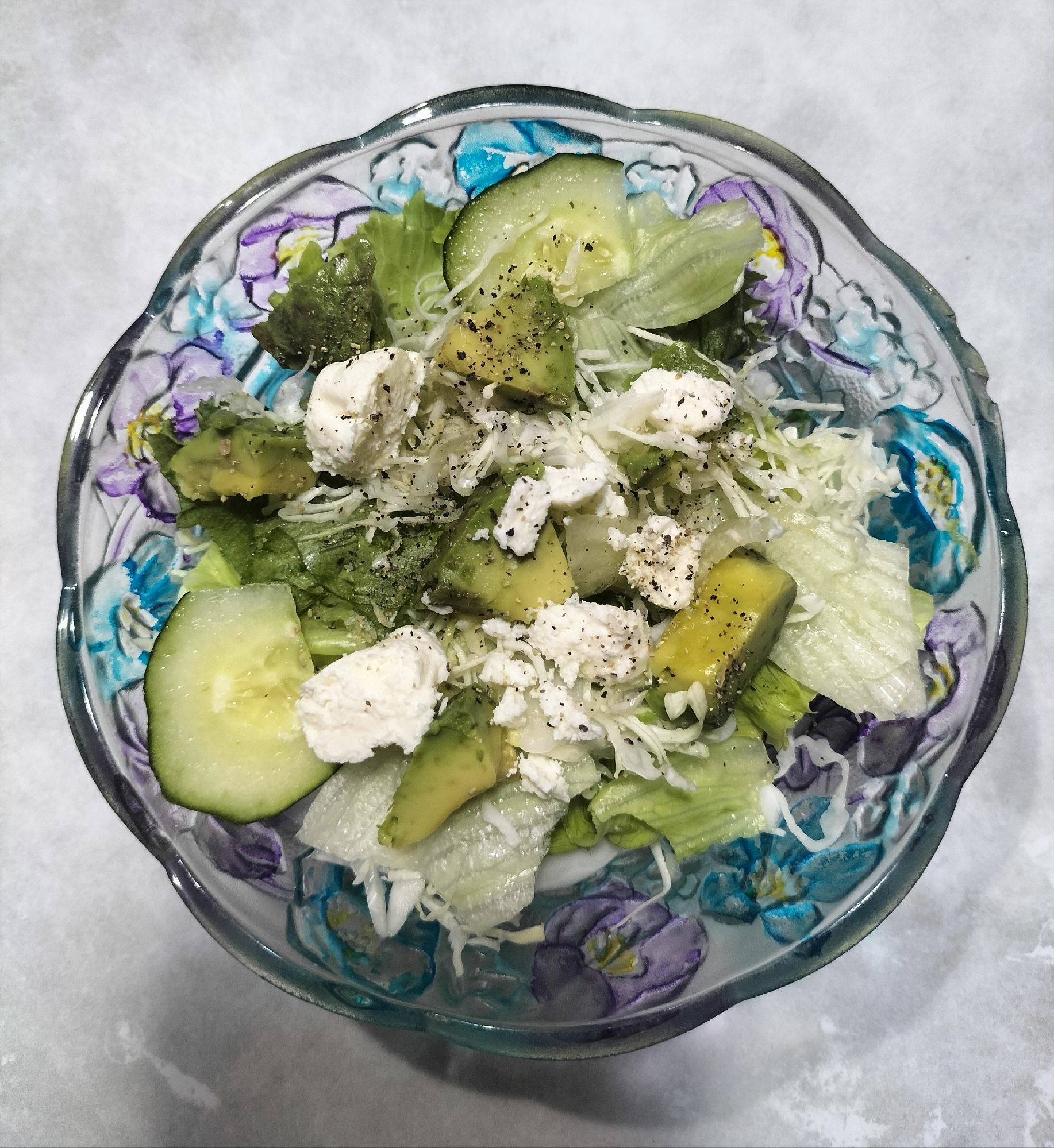 アボカドとクリームチーズ胡瓜のグリーンサラダ