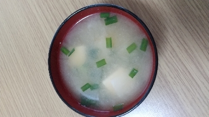 ニラと豆腐のみそ汁