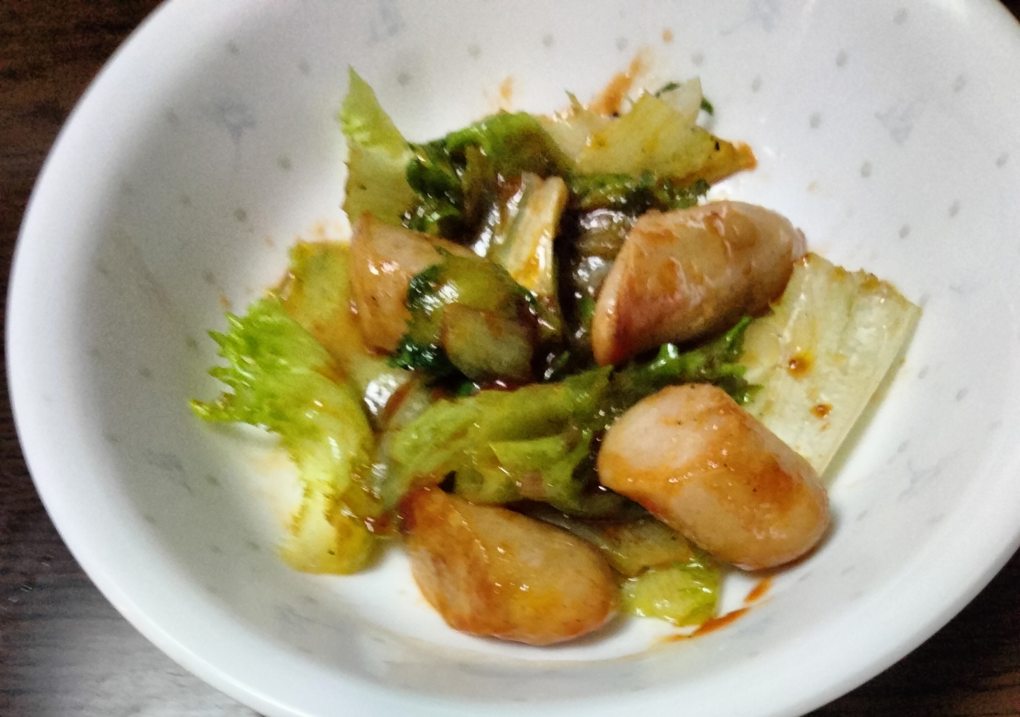 ウインナーとレタスのケチャップ炒め