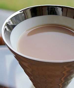 烏龍茶でさっぱり薄めミルクティー